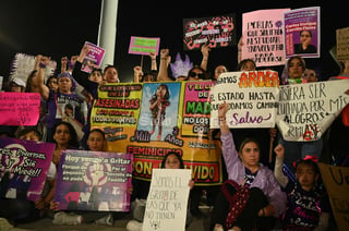 Cientos de mujeres 'toman' las calles de La Laguna contra la violencia y los feminicidios