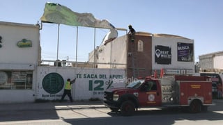 Cae anuncio espectacular de Alsuper Nazas en Torreón