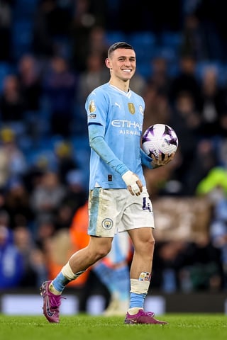Manchester (United Kingdom), 03/04/2024.- Phil Foden of Manchester City celebrates after winning the English Premier League match between Manchester City and Aston Villa in Manchester, Britain, 03 April 2024. (Reino Unido) EFE/EPA/ADAM VAUGHAN EDITORIAL USE ONLY. No use with unauthorized audio, video, data, fixture lists, club/league logos, 'live' services or NFTs. Online in-match use limited to 120 images, no video emulation. No use in betting, games or single club/league/player publications.
