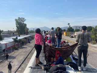 Niños migrantes reciben regalos en este Día del niño en La Laguna