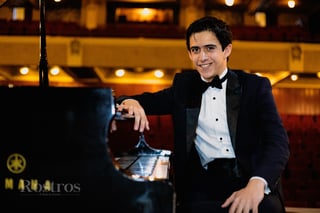 Raúl Salazar, juventud al piano
