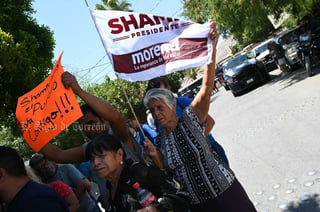 Protestan simpatizantes de Shamir Fernández afuera del IEC Torreón