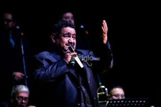 Lagunero Norberto Flores conquista a laguneros con su show de 40 años de carrera