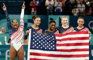 Simone Biles lleva a Estados Unidos al oro en gimnasia