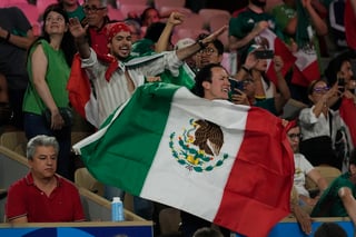 Fans of Mexico wait for the start of Uzbekistan's Asadkhuja Muydinkhujaev fight against Mexico's Marco Verde in their men's 71 kg final boxing match at the 2024 Summer Olympics, Friday, Aug. 9, 2024, in Paris, France. (AP Photo/Ariana Cubillos)