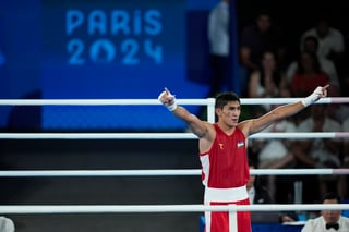 Uzbekistan's Asadkhuja Muydinkhujaev celebrates after defeating Mexico's Marco Verde in their men's 71 kg final boxing match at the 2024 Summer Olympics, Friday, Aug. 9, 2024, in Paris, France. (AP Photo/John Locher)