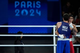 Uzbekistan's Asadkhuja Muydinkhujaev embraces Mexico's Marco Verde after Muydinkhujaev won their men's 71 kg final boxing match at the 2024 Summer Olympics, Friday, Aug. 9, 2024, in Paris, France. (AP Photo/John Locher)