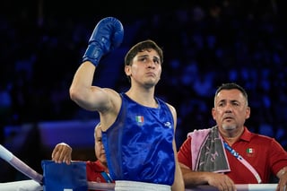 Mexico's Marco Verde prepares to fight Uzbekistan's Asadkhuja Muydinkhujaev in their men's 71 kg final boxing match at the 2024 Summer Olympics, Friday, Aug. 9, 2024, in Paris, France. (AP Photo/Ariana Cubillos)