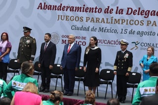 López Obrador abandera a delegación paralímpica de París 2024