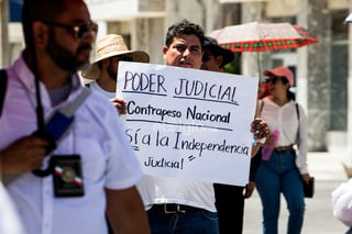 Con bloqueo en Torreón protestan contra la reforma judicial