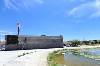 Vecinos denuncian construcción de tienda en zona destinada a áreas verdes