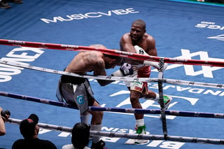 En combate sucio, Floyd Mayweather vence a John Gotti III