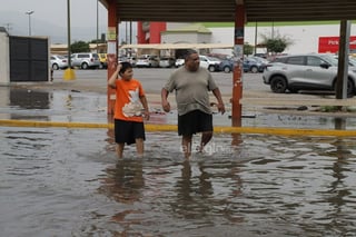 Lluvias alcanzan los 59.8 milímetros; atienden sectores anegados en Torreón