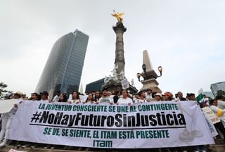 Miles de estudiantes de Derecho protestan en CDMX contra reforma judicial