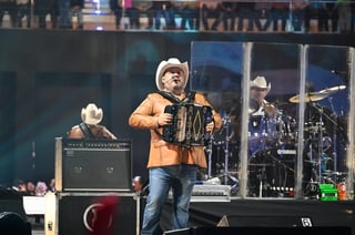 Noche de Romanticismo en el Coliseo Centenario