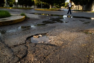 Aumentan baches en calles de Torreón