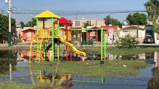 Inundación en plaza de la colonia Prados