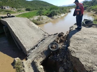 Colapsa puente que conecta Nazareno y Flor de Mayo en Lerdo; no hay heridos