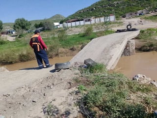 Colapsa puente que conecta Nazareno y Flor de Mayo en Lerdo; no hay heridos