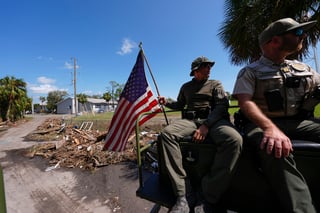 Helene, que la noche del jueves entró como un poderoso huracán de categoría 4 a través de la costa del noroeste de Florida, hasta el momento ha cobrado la vida de 41 víctimas, un conteo que puede ascender, y está dejando un sendero de destrucción por el sureste de Estados Unidos.