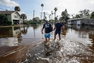 Helene, que la noche del jueves entró como un poderoso huracán de categoría 4 a través de la costa del noroeste de Florida, hasta el momento ha cobrado la vida de 41 víctimas, un conteo que puede ascender, y está dejando un sendero de destrucción por el sureste de Estados Unidos.