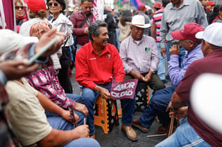 Así recibieron en el Zócalo capitalino el mensaje que dirigió Claudia Sheinbaum al pueblo de México, en el que reiteró sus cien compromisos con el país.