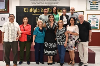 La artista lagunera Nancy Ríos (Ciudad Lerdo), inauguró este jueves 24 de octubre su exposición Lontananza en el salón principal de El Siglo de Torreón.