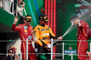 Carlos Sainz conquista el Gran Premio de México; 'Checo' Pérez queda en decimoquinto