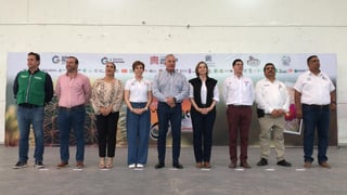 En el marco del 25 aniversario de “Octubre, mes del desierto chihuahuense: nuestro desierto, nuestro futuro”, autoridades premiaron a los ganadores del concurso de dibujo regional, dentro de la Feria Ecológica que se realizó en el teatro del Bosque Urbano de Torreón.