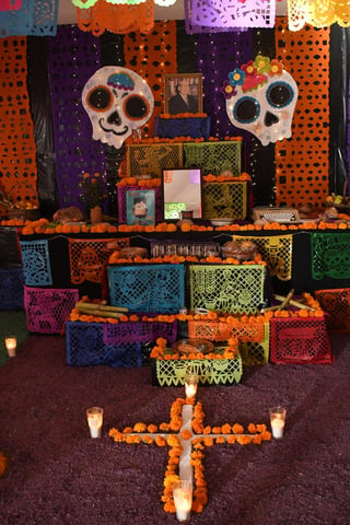 Con altares y festivales, escuelas laguneras celebran el Día de Muertos