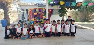 Con altares y festivales, escuelas laguneras celebran el Día de Muertos