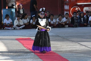 Con altares y festivales, escuelas laguneras celebran el Día de Muertos