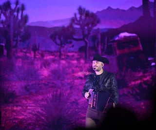 ¿Dulce o concierto de Grupo Frontera? Cientos de laguneros optaron por la segunda opción y en lugar de salir a pedir golosinas, decidieron asistir al concierto de Grupo Frontera en el Coliseo Centenario de Torreón la noche de este jueves 31 de octubre.