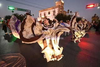 Las calles de Torreón se llenaron de color, tradición y alegría con el Desfile del Día de Muertos, ¿cuáles fueron tus catrinas y catrines favoritos?