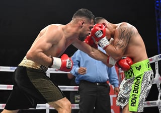 Demasiada pieza fue el lagunero Javid 'Gallo Giro' Ramírez, para el excampeón mundial Carlos 'King' Molina, al noquearlo en dos rounds y proclamarse monarca Internacional del Consejo Mundial de Boxeo (WBC, por sus siglas en inglés) de peso Medio, anoche en el Auditorio Municipal de Torreón.