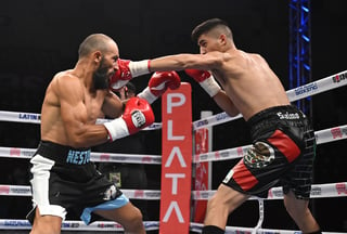 Demasiada pieza fue el lagunero Javid 'Gallo Giro' Ramírez, para el excampeón mundial Carlos 'King' Molina, al noquearlo en dos rounds y proclamarse monarca Internacional del Consejo Mundial de Boxeo (WBC, por sus siglas en inglés) de peso Medio, anoche en el Auditorio Municipal de Torreón.