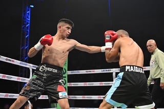 Demasiada pieza fue el lagunero Javid 'Gallo Giro' Ramírez, para el excampeón mundial Carlos 'King' Molina, al noquearlo en dos rounds y proclamarse monarca Internacional del Consejo Mundial de Boxeo (WBC, por sus siglas en inglés) de peso Medio, anoche en el Auditorio Municipal de Torreón.