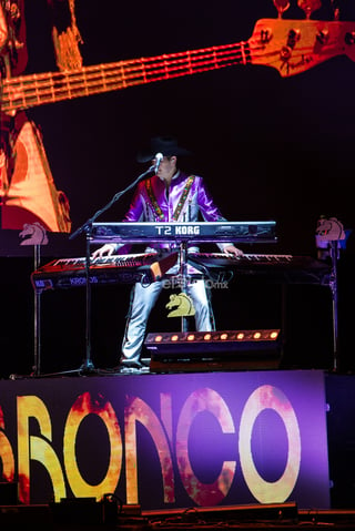 Los integrantes de Bronco, vaya que dejaron huella en la región gracias al concierto que ofrecieron anoche en el Coliseo Centenario.

El grupo puso a cantar y a bailar a miles de laguneros, evocando recuerdos con tantos y tantos temas que fueron éxitos ochenteros y noventeros.