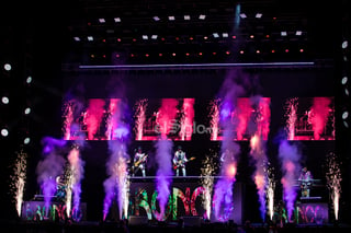 Los integrantes de Bronco, vaya que dejaron huella en la región gracias al concierto que ofrecieron anoche en el Coliseo Centenario.

El grupo puso a cantar y a bailar a miles de laguneros, evocando recuerdos con tantos y tantos temas que fueron éxitos ochenteros y noventeros.