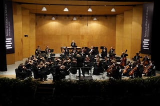 Las cuerdas se escuchan ensayar desde las entrañas del Teatro Morelos. Falta una hora para la inauguración de la trigésima sexta edición del Festival Internacional de Música de Morelia Miguel Bernal Jiménez (FIM).

La organización ha preparado una rueda de prensa con Conrad van Alphen, director y fundador de la Sinfonia Rotterdam (considerada de las orquestas más importantes de Países Bajos), y la violinista canadiense Lara St. John, en un pequeño foro instalado detrás del escenario. Son dos de los más de 700 artistas de 13 países que tendrá el festival.