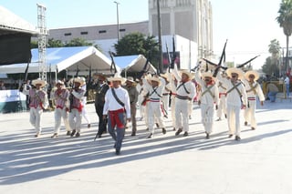 Desfile cívico militar por el 114 aniversario de la Revolución Mexicana