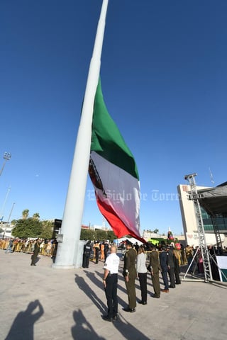 Desfile cívico militar por el 114 aniversario de la Revolución Mexicana