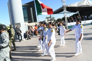 Desfile cívico militar por el 114 aniversario de la Revolución Mexicana