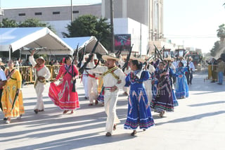 Desfile cívico militar por el 114 aniversario de la Revolución Mexicana