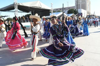 Desfile cívico militar por el 114 aniversario de la Revolución Mexicana