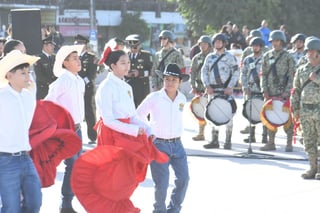 Desfile cívico militar por el 114 aniversario de la Revolución Mexicana