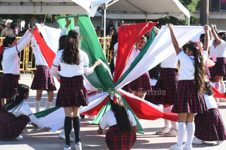 Desfile cívico militar por el 114 aniversario de la Revolución Mexicana