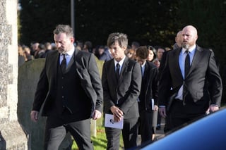 Los cuatro integrantes de One Direction se reunieron por primera vez este miércoles en el funeral por su compañero Liam Payne, celebrado con una ceremonia privada en el condado de Buckinghamshire (noroeste de Londres), más de un mes después de su fallecimiento en Buenos Aires (Argentina) con 31 años.