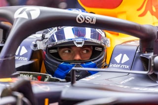 El neerlandés Max Verstappen (Red Bull) se proclamó este domingo tetracampeón del mundo de Fórmula Uno en el GP de Las Vegas, una carrera que acabó quinto y en la que el británico George Russell (Mercedes) logró la tercera victoria de su carrera, al acabar por delante de su compañero Lewis Hamilton y el español Carlos Sainz (Ferrari), tercero.