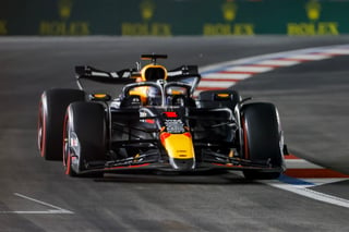 El neerlandés Max Verstappen (Red Bull) se proclamó este domingo tetracampeón del mundo de Fórmula Uno en el GP de Las Vegas, una carrera que acabó quinto y en la que el británico George Russell (Mercedes) logró la tercera victoria de su carrera, al acabar por delante de su compañero Lewis Hamilton y el español Carlos Sainz (Ferrari), tercero.